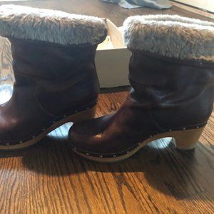Ugg Lynnea Clog Boots Size 9
